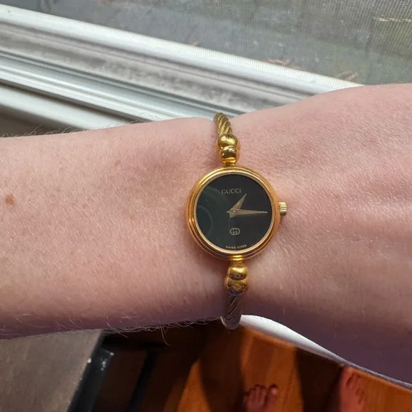 Gucci Bangle Bracelet Watch - Picture 5 of 6